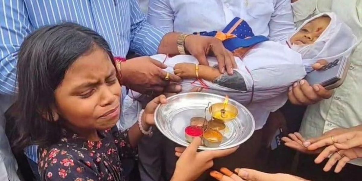 3 साल के मासूम को तेंदुआ उठा ले गया, बहन ने शव को बांधी आखिरी राखी, नज़ारा देख खूब रोया पूरा गांव 2 Rakhi