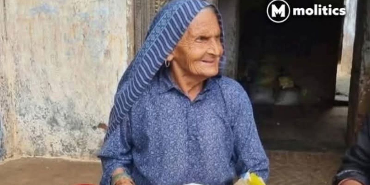 80 साल की मुस्लिम महिला ने धर्म से ऊपर उठकर दिखाई इंसानियत, गहने बेचकर की बाढ़ पीड़ितों की मदद 2 Muslim Woman